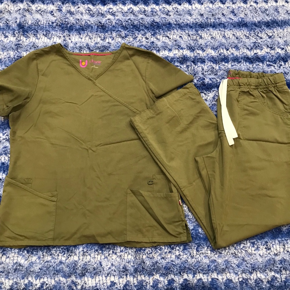 Urbane ultimate scrubs size large